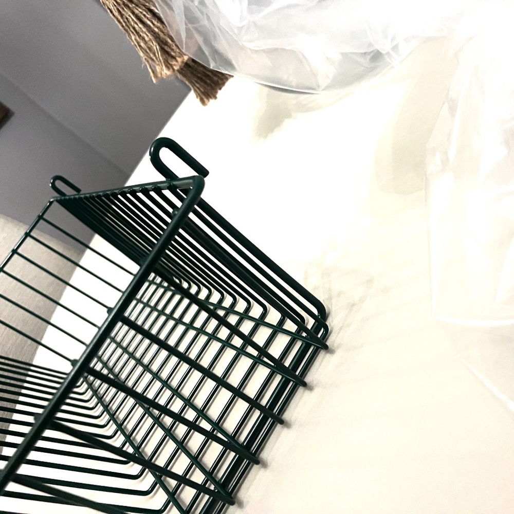 17.5x7.5 Basket with back hooks in green